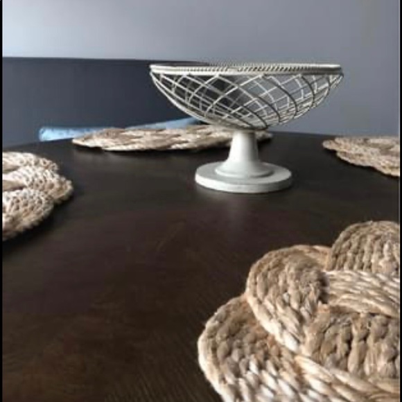 Painted wrought Iron Pedestal Bowl indoor/outdoor - Picture 3 of 3